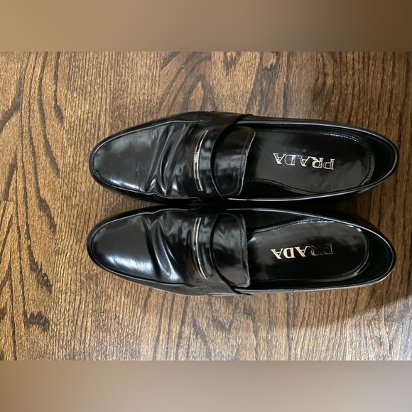 MENS PRADA LOAFER SIZE 9 WORN TWICE - Picture 2 of 3